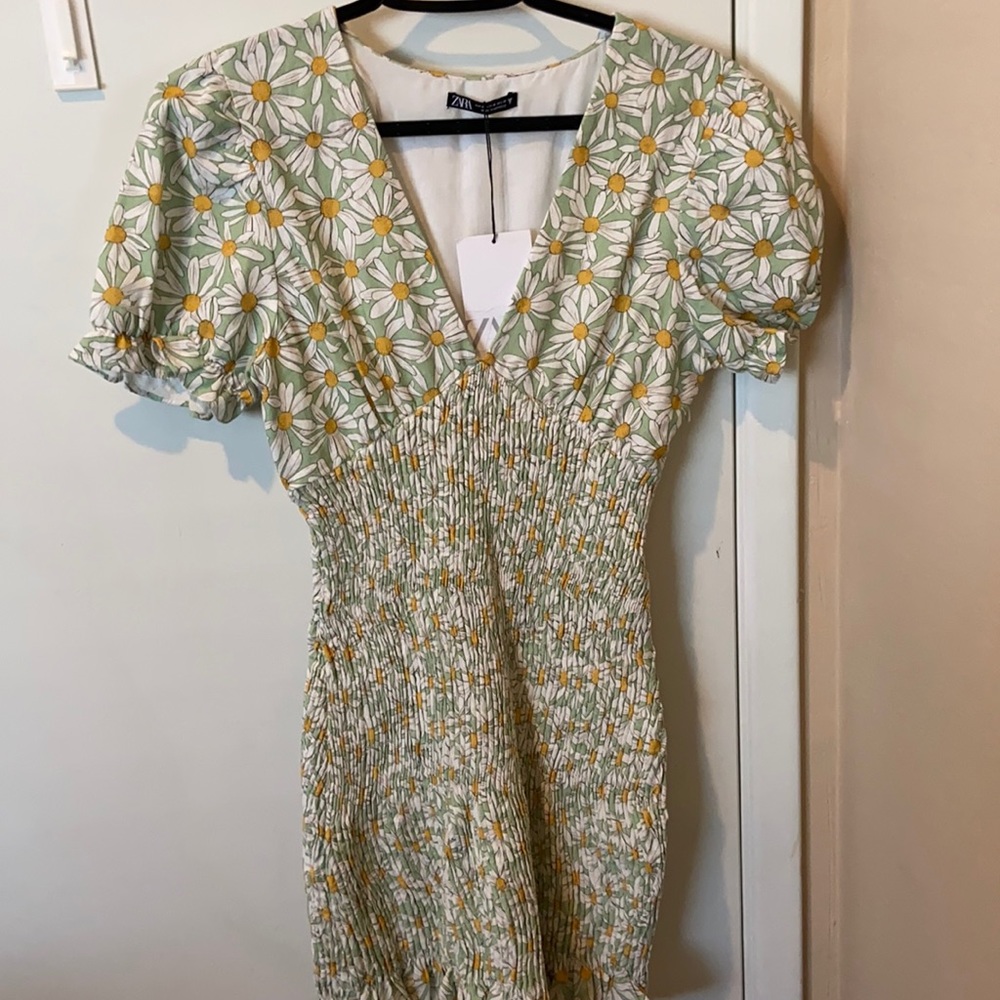 Zara daisy mini dress size medium